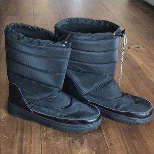 Black Waterproof Snow Boots